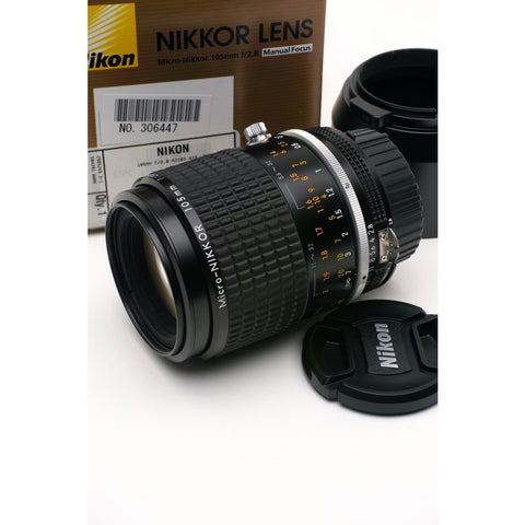Nikon late type 105mm F2.8 AIS Macro lens